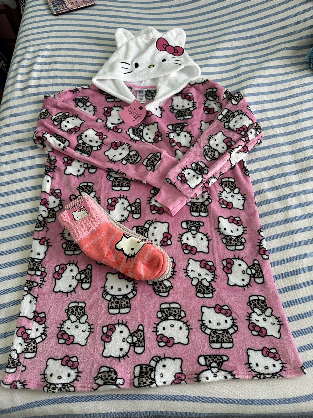 Hello Kitty Pink Fleece Hooded Nightdress with Accent Sock NWT cute bow